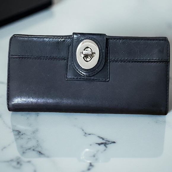 COACH VINTAGE TURN-LOCK WALLET GENUINE GLOVE TANNED BLACK LEATHER BLUE INTERIOR - Picture 1 of 6